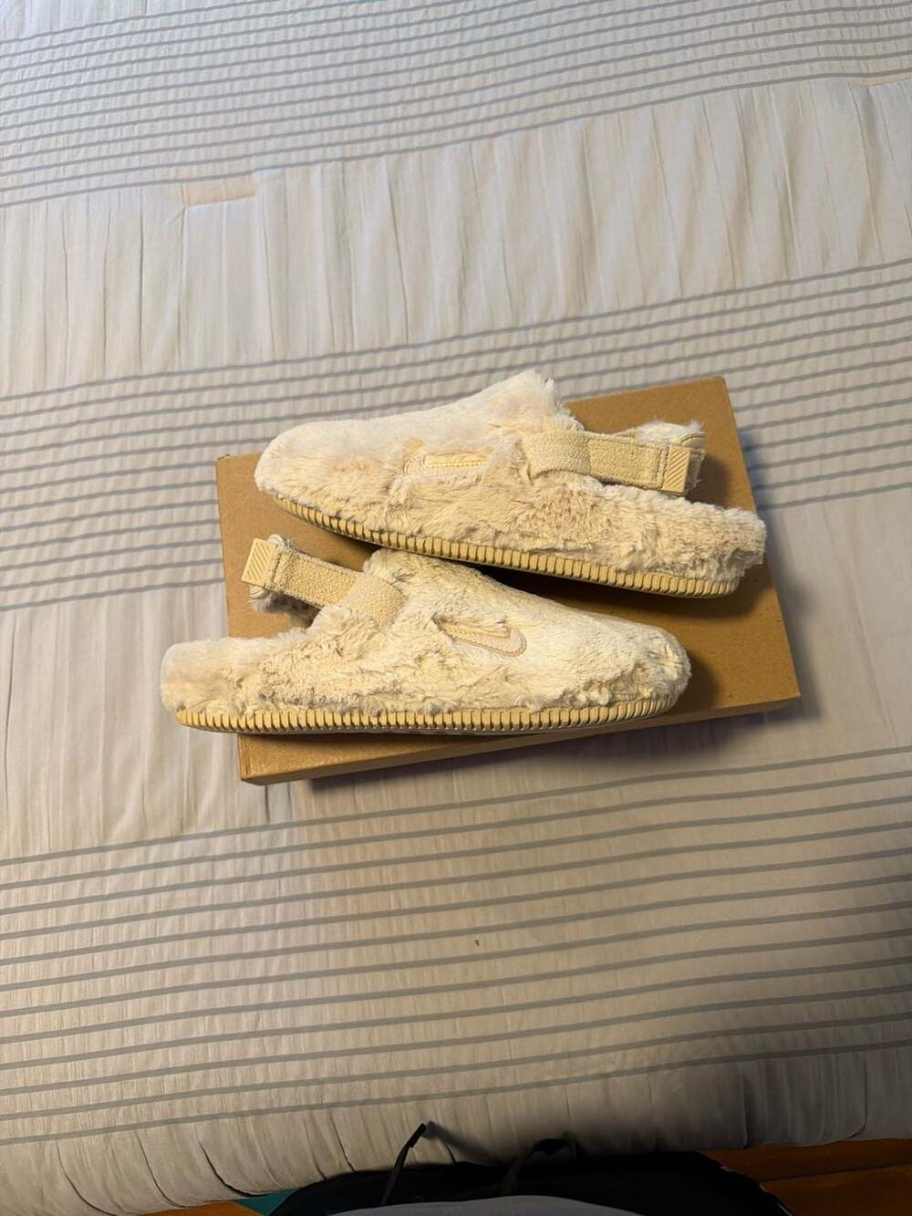 Nike Burrow SE Fuzzy Fleece Slippers Cream